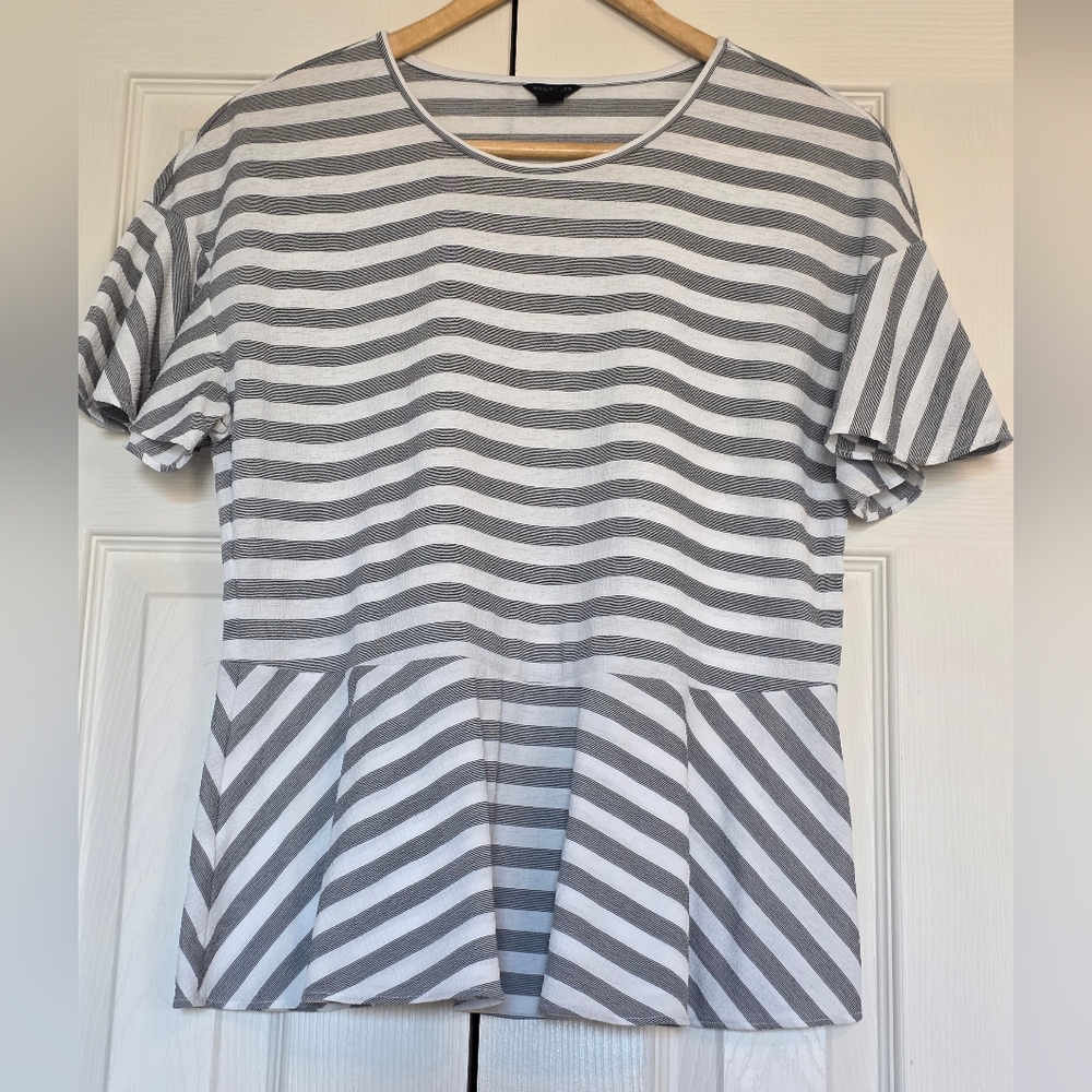 Ann Taylor Gray And White Short Sleeve Peplum Top, Size S